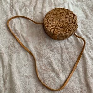 Round rattan purse